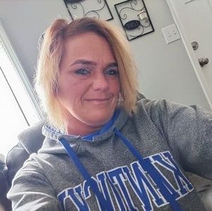 Meet your Posher, Leeann